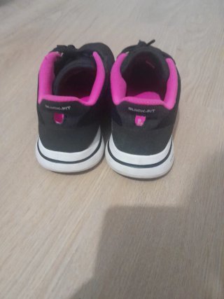 Zapatillas Skechers Go Walk Negras y Rosas