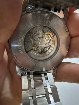 Reloj estilo casino con esfera de ruleta