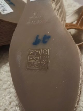 Sandalias cuña Gloria Ortiz marrones