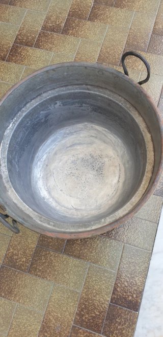 Pentola in rame vintage con manici