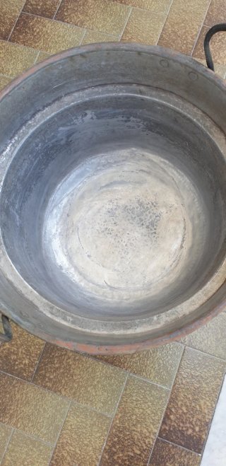 Pentola in rame vintage con manici