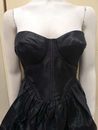 Vestido negro corto