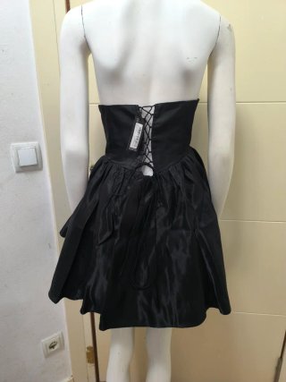 Vestido negro corto