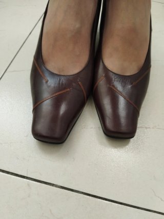 Zapatos de salón marrones talla 40