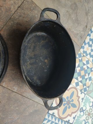 Cocotte de hierro fundido antigua