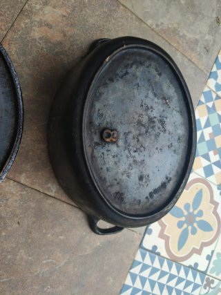 Cocotte de hierro fundido antigua