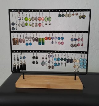 Pendientes hechos a mano.