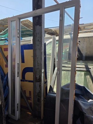 Puerta de entrada blanca