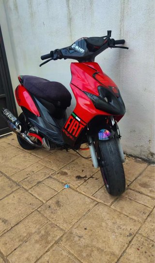 Yamaha Jog RR Roja y Negra