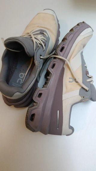 Zapatillas On Running Beige y Morado