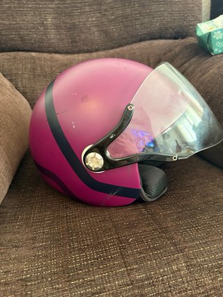Casco Nexx abierto color morado Del año 2023.
