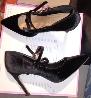 Zapatos de tacón negros para mujer