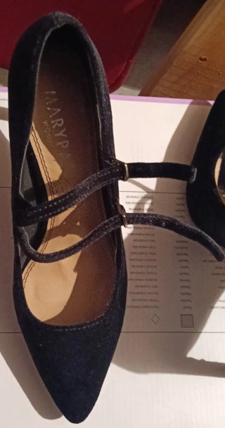 Zapatos de tacón negros para mujer