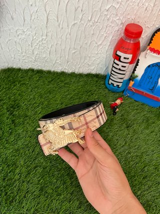Cinturón Burberry Beige y Dorado