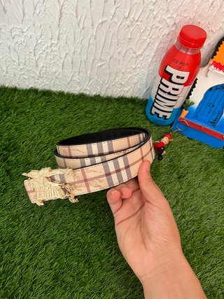 Cinturón Burberry Beige y Dorado