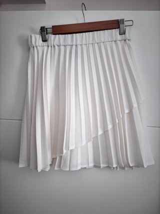 Falda blanca plisada Stradivarius