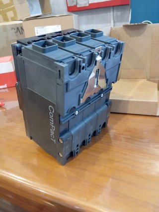 Interruptor Automático Schneider ComPact