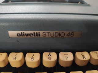 Máquina de escribir Olivetti Studio 46