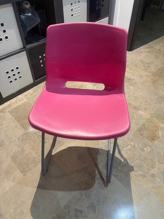 Silla rosa moderna