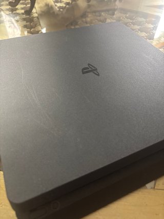PS4 (PlayStation 4) Negra + dos mandos