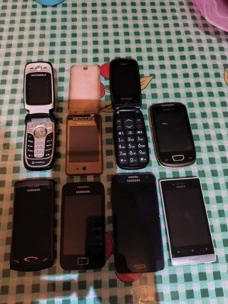 Lote de 8 teléfonos móviles variados