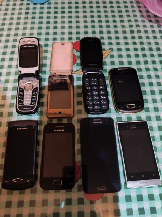 Lote de 8 teléfonos móviles variados