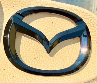 Emblema Mazda Negro Brillante