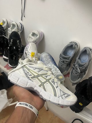 Zapatillas ASICS blancas y grises Talla 38