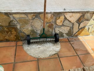 Rascleta con ruedas para jardín