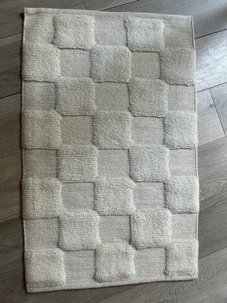 Alfombra beige y gris de lana