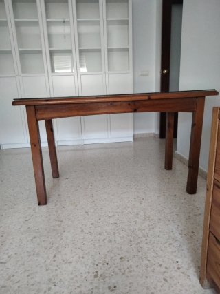Urge. Mesa de comedor madera con cristal incluido.