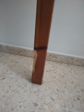 Urge. Mesa de comedor madera con cristal incluido.