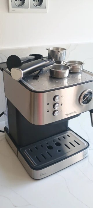 Cafetera Cecotec Plata y Negra