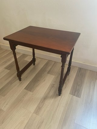 Mesita auxiliar de madera