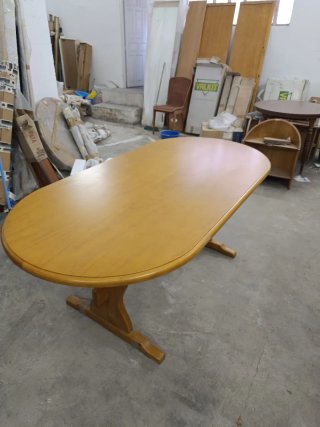 Mesa de comedor de madera