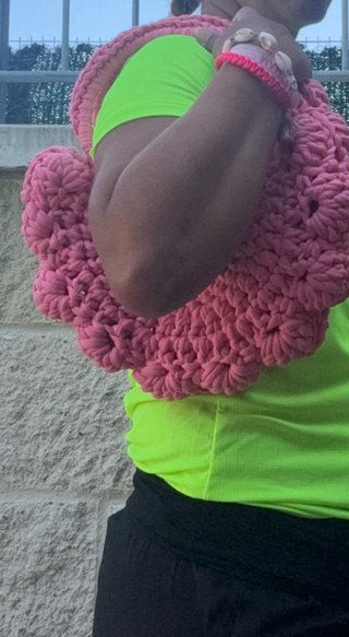 Bolso de mano crochet trapillo rosa