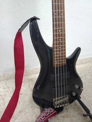 Bajo Ibanez SR305 5 cuerdas
