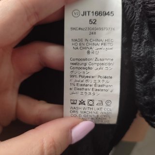 Blusa negra bordada Shein con volantes – Talla XS