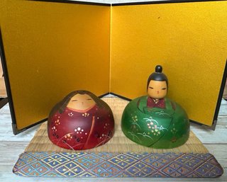 Kokeshi Rare Toa Sekiguchi con base e paravento