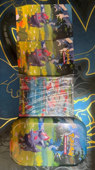 Lote 50 Cartas Pokémon Brillantes + Lata minitin