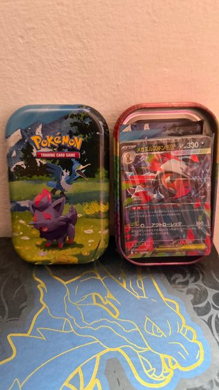 Lote 50 Cartas Pokémon Brillantes + Lata minitin