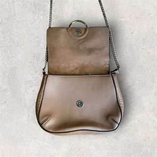 Bolso de hombro topo metalizado con cadena