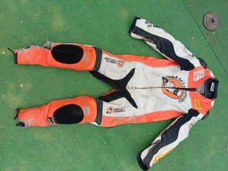 Mono de cuero Xfour para niño talla 10