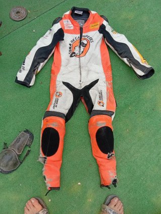 Mono de cuero Xfour para niño talla 10