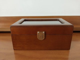 Joyero de madera con tapa de cristal
