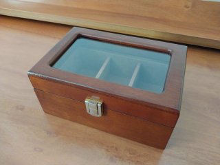 Joyero de madera con tapa de cristal