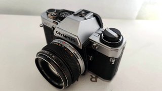 Olympus OM 10 + Objetivo Zuiko 50mm 1,8