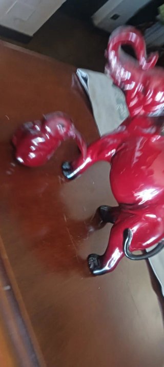 Statuina elefante rosso
