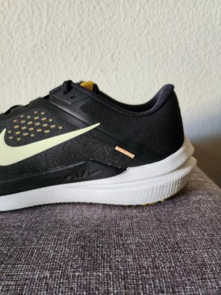 Nike Air Winflo 10 Negro Naranja talla 44.5