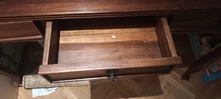 Armario vitrina de madera con puertas de cristal